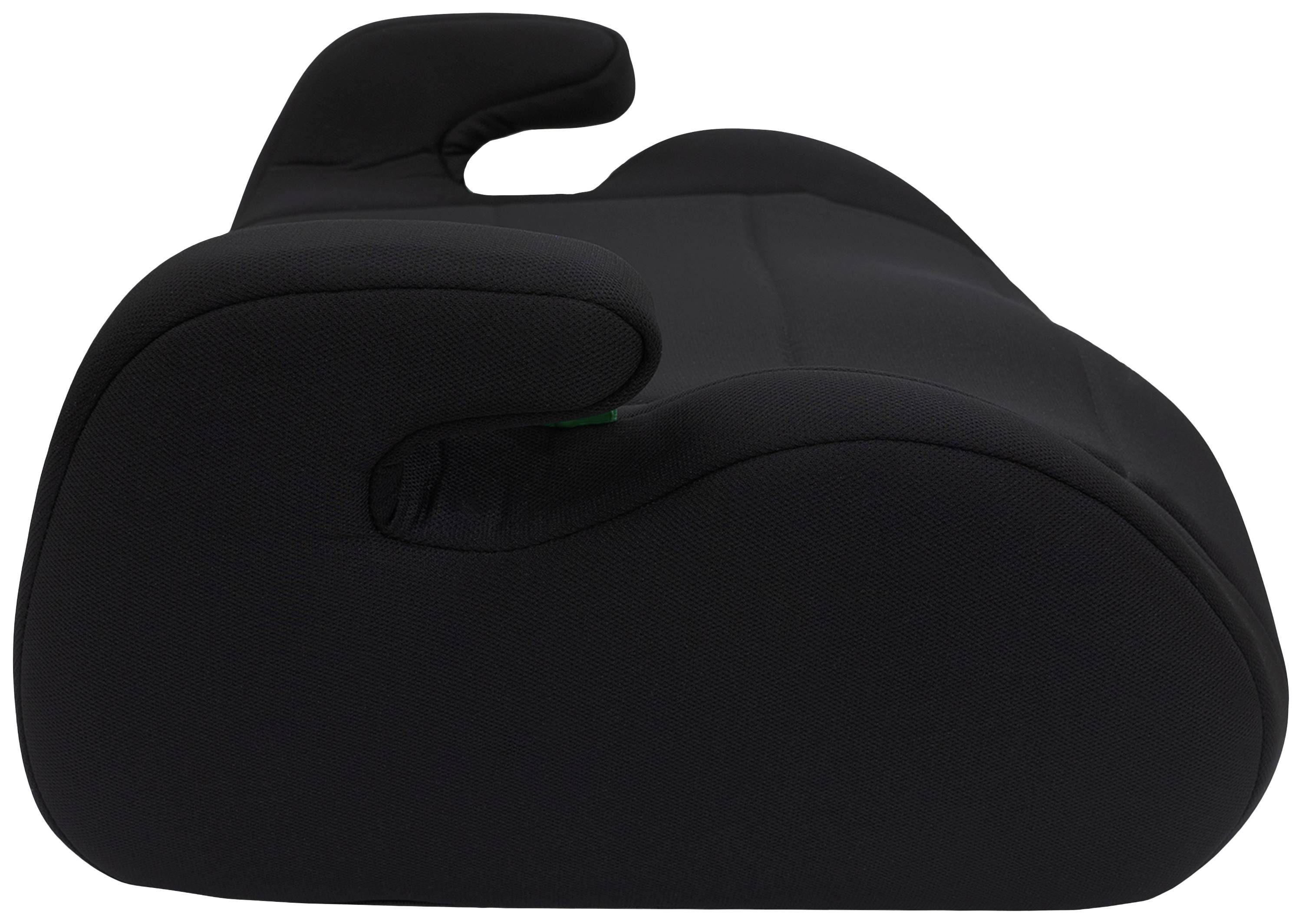 Een zwarte autostoel of zitverhoging voor voertuigen, gezien van opzij. De stoel heeft armleuningen voor comfort en stabiliteit.