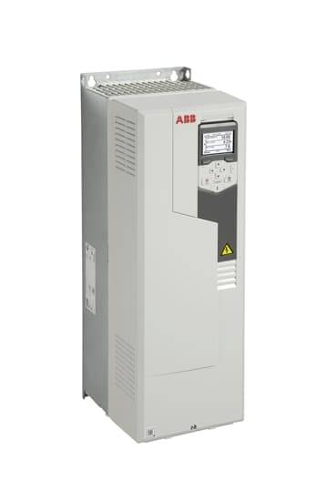 Industriële frequentieomvormer van ABB in een grijs behuizing met display en bedieningsknoppen aan de voorzijde, bestemd voor motorregeling.