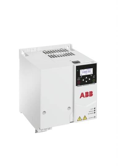 Een witte ABB-frequentieomvormer met een digitaal display toont de waarde '1499,50'. Knoppen en waarschuwingssymbolen zijn zichtbaar.