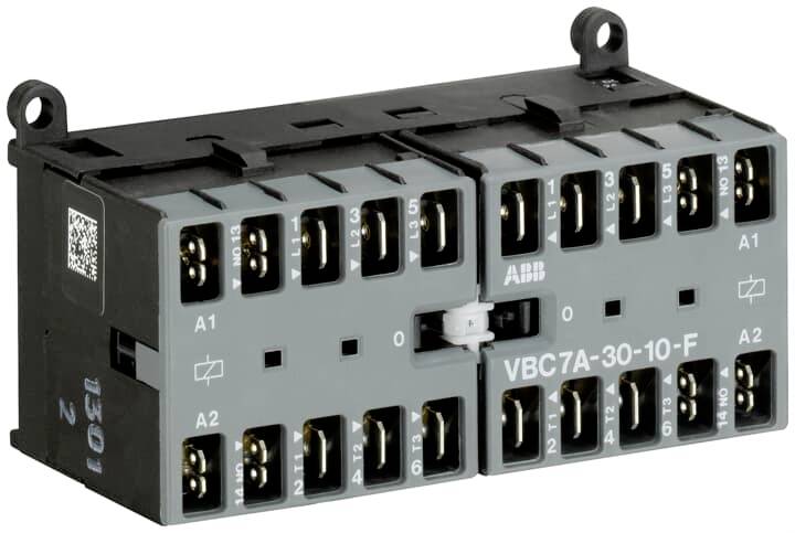 Een elektrisch relais van ABB, model VBC7A-30-10-F, met meerdere aansluitingen voor verschillende bekabelingen.