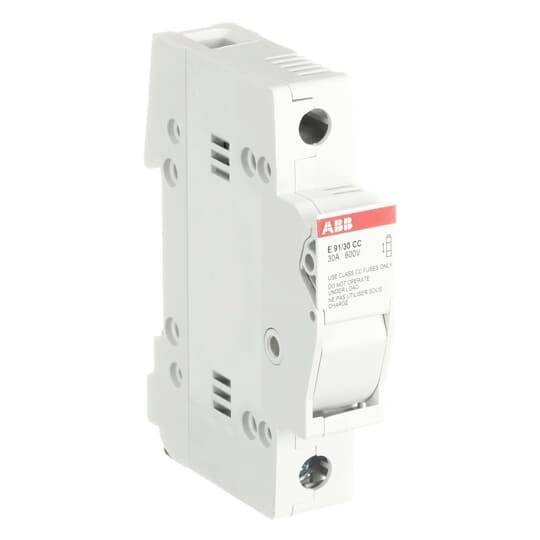 Een witte ABB-vermogensschakelaar met een rood logo, geschikt voor 30 A en 230 V. Hij heeft een tuimelschakelaar aan de voorkant.