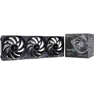Drie zwarte pc-ventilatoren naast elkaar met de tekst 'MaqFlow' op de verpakking op de achtergrond.