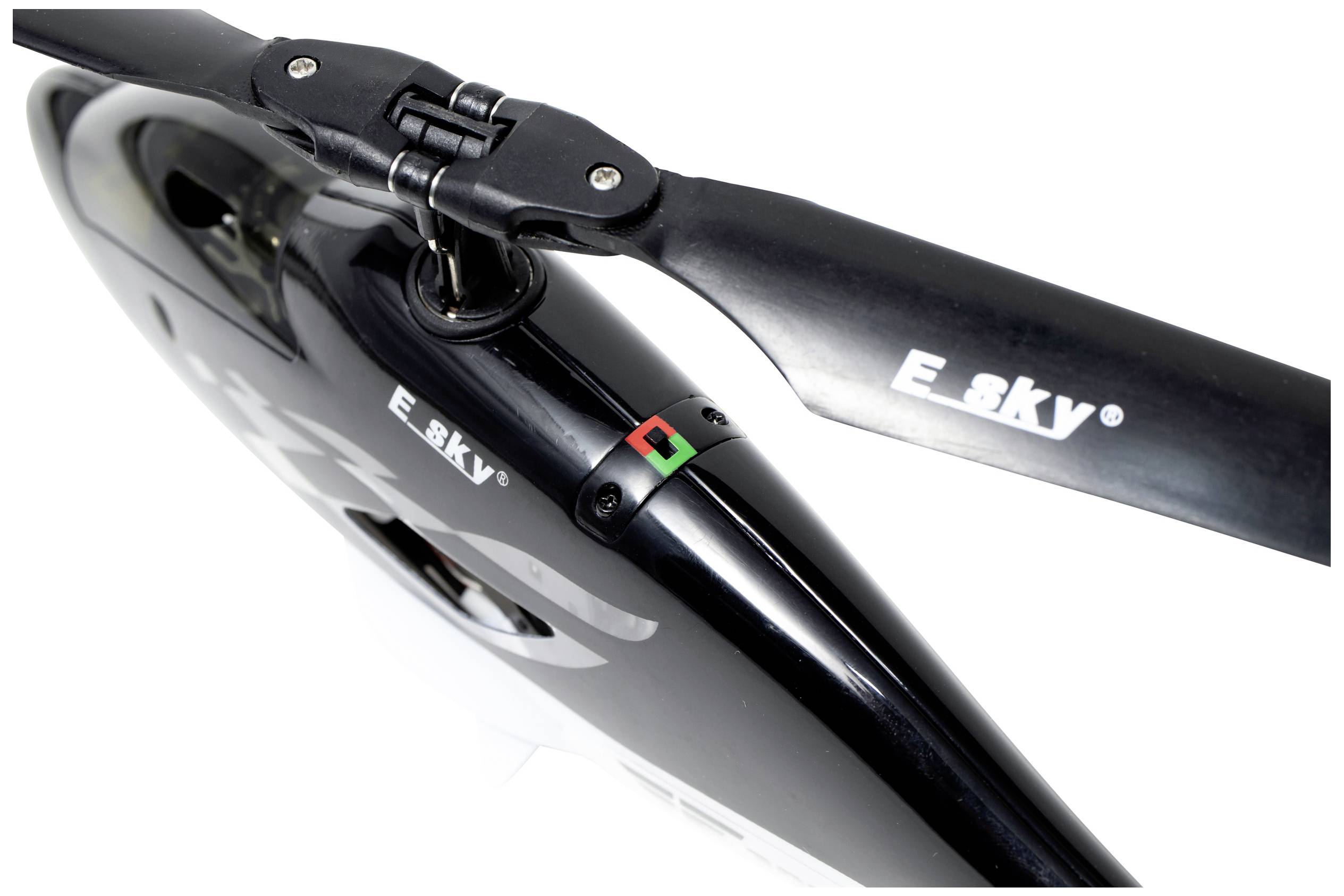 Een zwarte helikopterpropeller met het opschrift 'E-sky' is afgebeeld op een witte ondergrond.