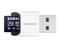 Een witte Samsung USB-kaartlezer met een ingestoken Samsung 256GB microSD-kaart.
