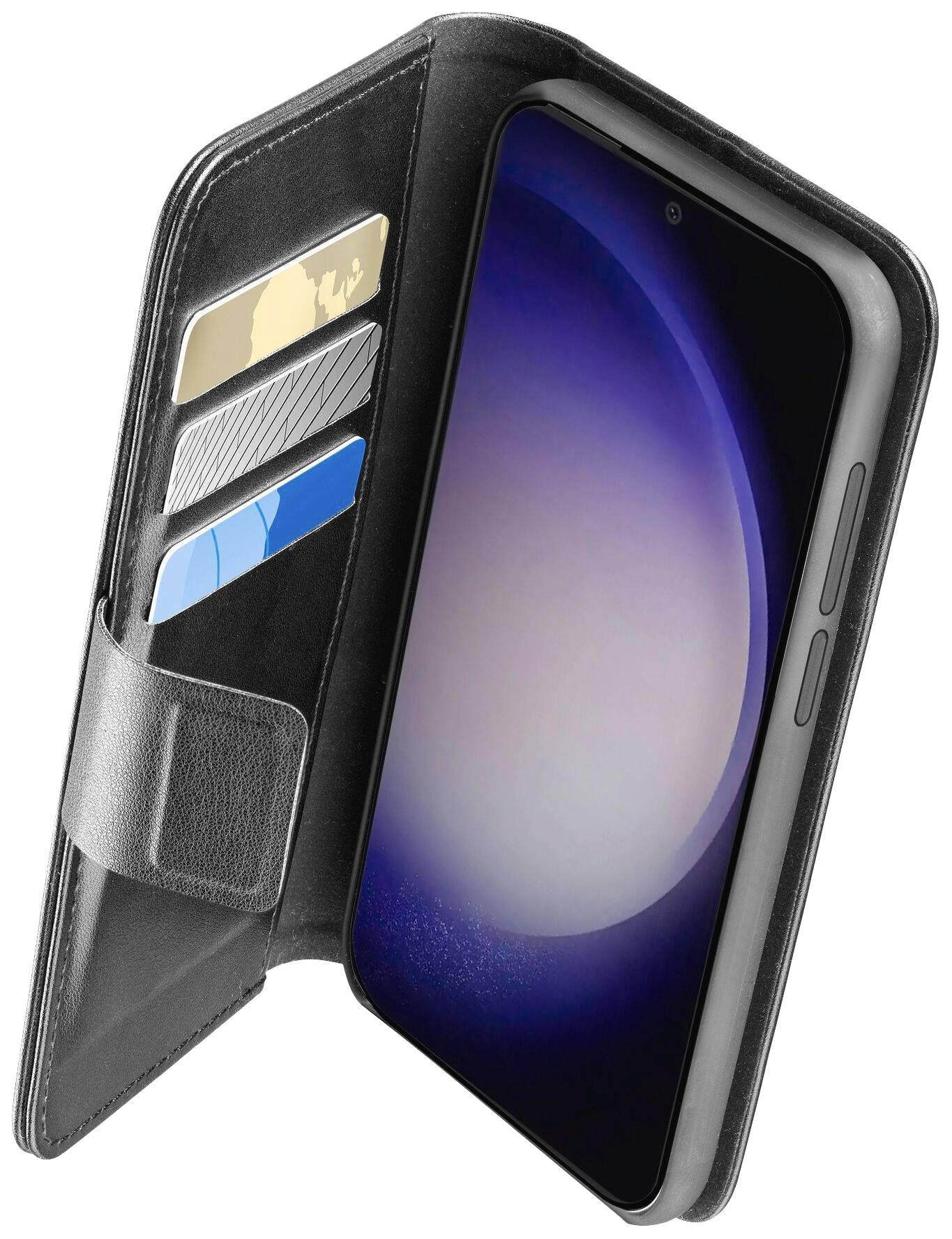 Smartphone in een geopende leren hoes met drie zichtbare creditcardvakjes. Hoes in het zwart, kaarten tonen randen in goud, zilver, blauw.