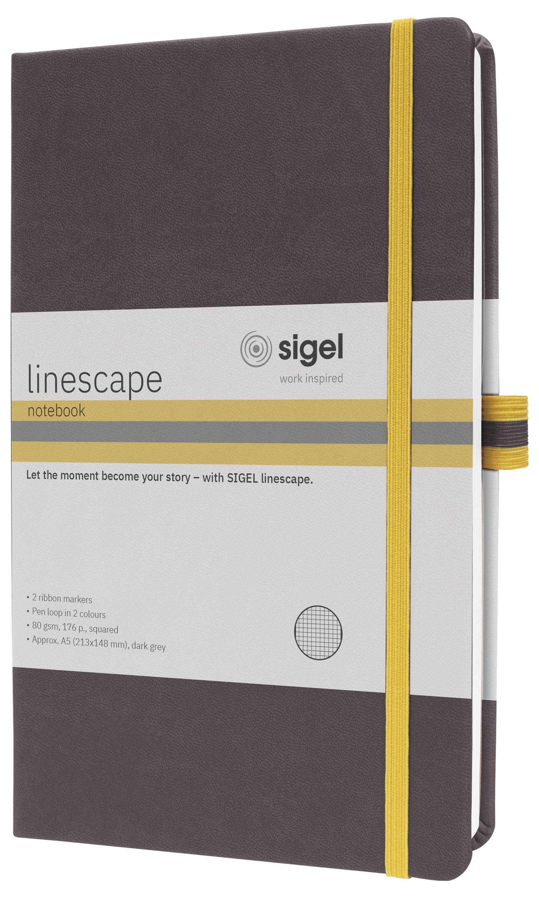 Donkerbruin SIGEL linescape notitieboek met geel elastisch bandje, gesloten weergegeven op een witte achtergrond met een grijs omslagLabel en lintbladwijzer zichtbaar.