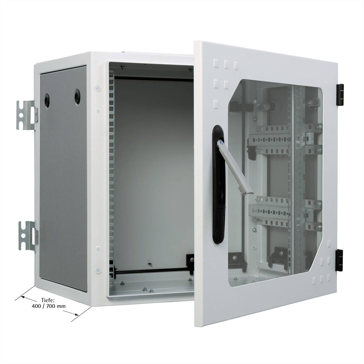 Een witte wandverdeler met glazen deur, gedeeltelijk geopend. Aan de binnenkant zijn inbouwelementen en kabelhouders zichtbaar. Afmeting: diepte 400/700 mm.