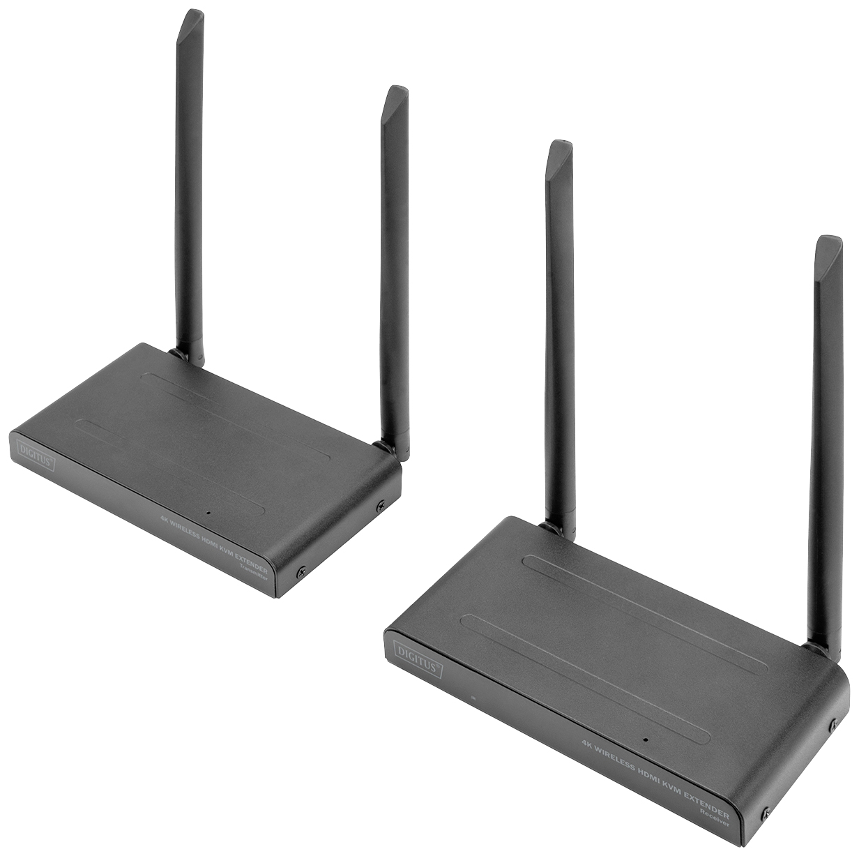 Twee zwarte wifi-routers met elk twee rechtopstaande antennes, naast elkaar op een witte achtergrond.