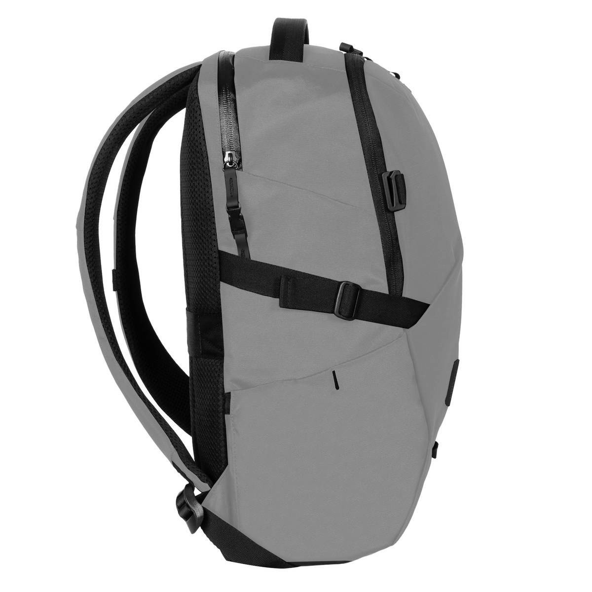 Grijze rugzak met zwarte riem en ritsen. Ergonomisch ontwerp met gewatteerde draadbanden voor comfort en stijl.