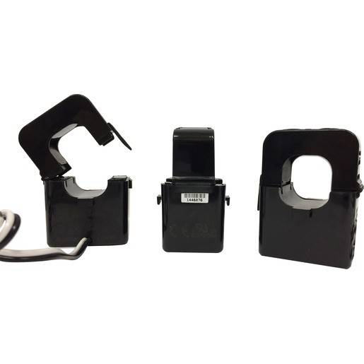 Drie zwarte stroomtransformatoren met open en gesloten behuizing, voor elektrische metingen en overdrachten in schakelkasten.