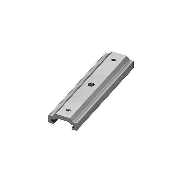 Een metalen profielstuk met twee schroefgaten, waarschijnlijk bedoeld voor bevestiging in technische of ambachtelijke toepassingen.