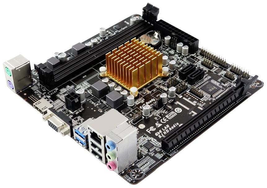 Een computermoederbord met verschillende componenten, aansluitpoorten en een centrale warmteafvoer.