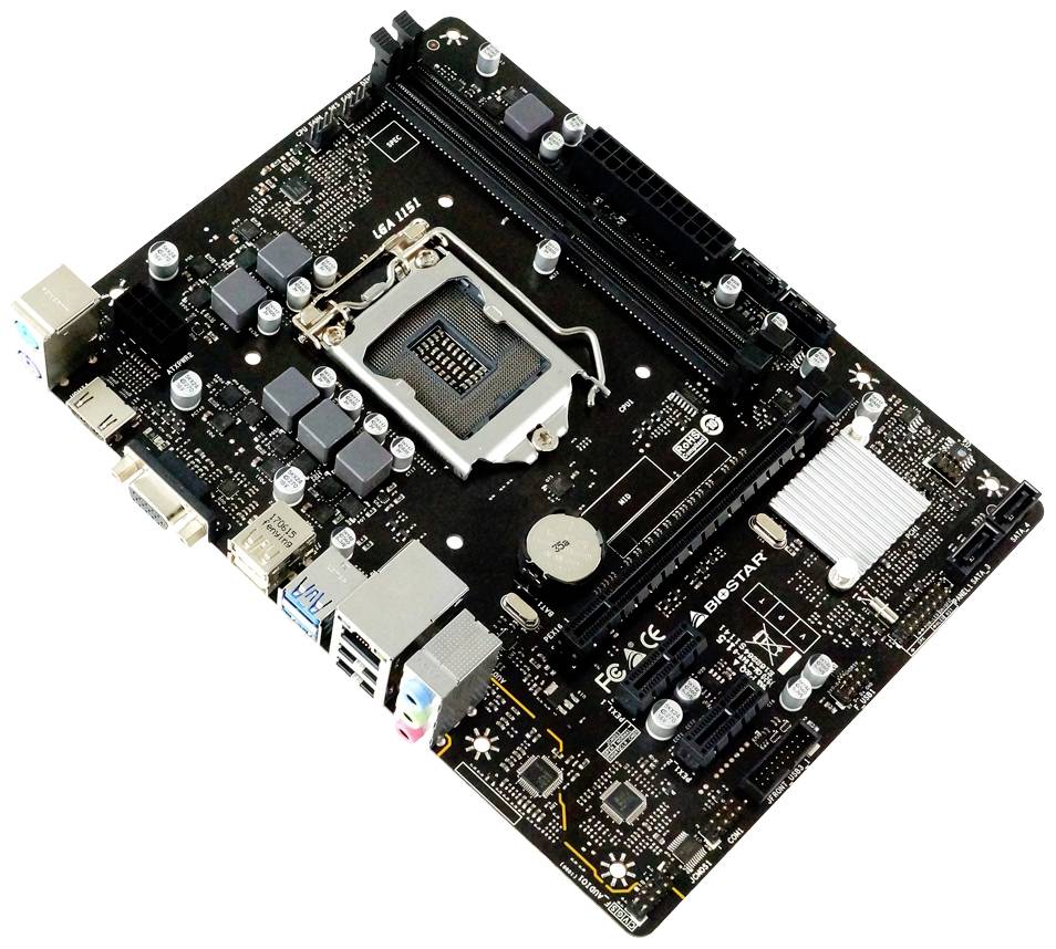 Een computermoederbord met verschillende aansluitingen en componenten, inclusief CPU-socket, RAM-sleuven en warmteafleider.