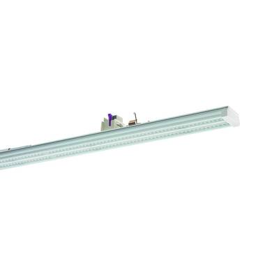 Een lange, smalle LED-lamp met een heldere afdekking en zichtbare elektronica bovenaan, op een witte achtergrond.