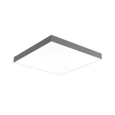 Een vierkante plafondlamp met minimalistisch design, zilveren lijst en wit lichtoppervlak.