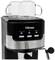 Een zwarte en zilveren koffiemachine met twee glazen bovenop, verlichte LED-indicatoren en bedieningselementen aan de voorkant.
