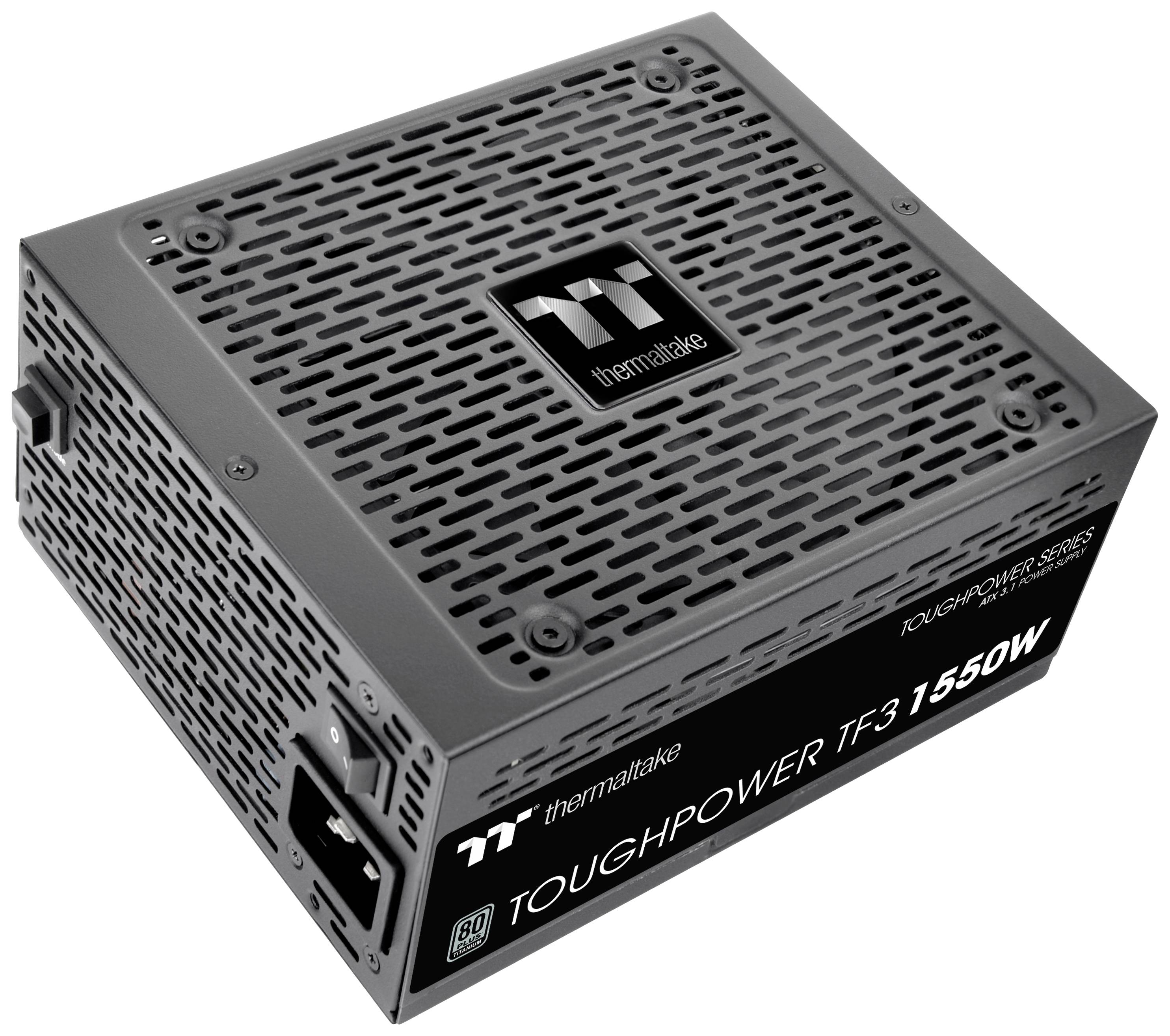 Zwarte voeding met grijs rooster, gelabeld 'TOUGHPOWER TF3 1550W'. Merklogo bovenaan, stroomaansluiting linksvoor.