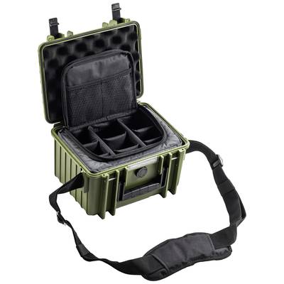 Een geopende, olijfgroene, robuuste koffer met gewatteerde vakken en een schouderband. Ideaal voor het veilig vervoeren van camera-apparatuur.
