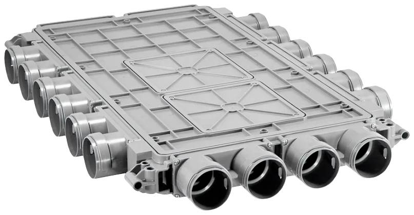 Zilvergrijze industriële verdeeldoos met meerdere ronde aansluitingen, gebruikt voor het leiden van kabels in technische toepassingen.