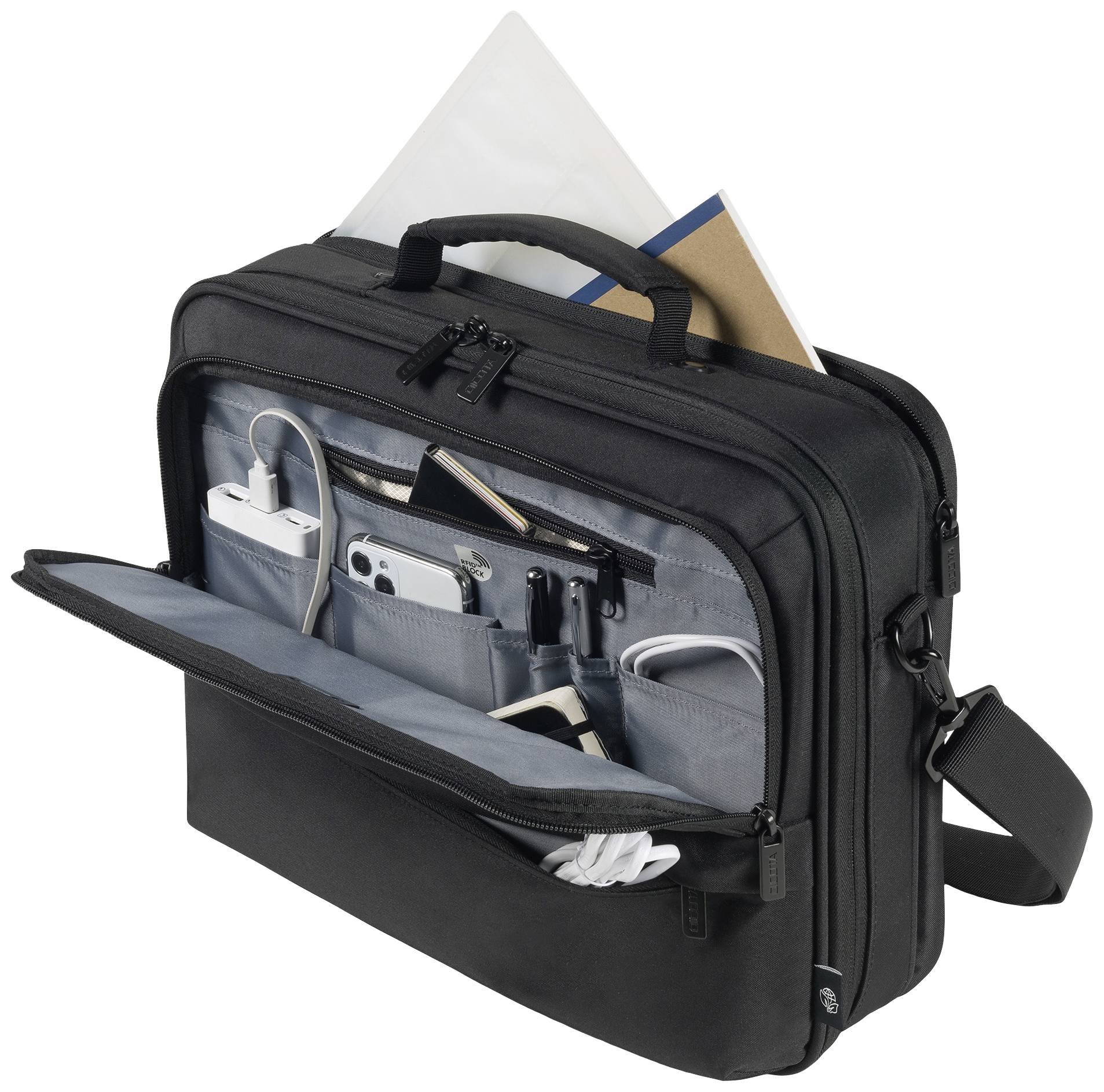 Zwarte laptoptas met open vak toont smartphone, oplader en documenten. Perfect georganiseerd voor professionele doeleinden.