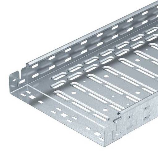 Metalen kabelgoot met ventilatiesleuven voor kabelgeleiding en -bescherming, rechthoekige vorm, geschikt voor industriële toepassingen.