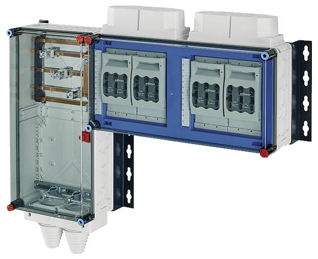 Meerdeelige elektrische schakelkast met transparant behuizingsdeel, meerdere stopcontacten en zekeringen, geschikt voor wandmontage.