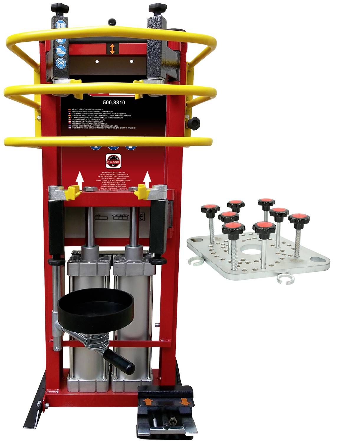 Een rood hydraulisch gereedschap met gele veiligheidsrails, geschikt voor autogarages. Rechts daarvan een houder met bouten.