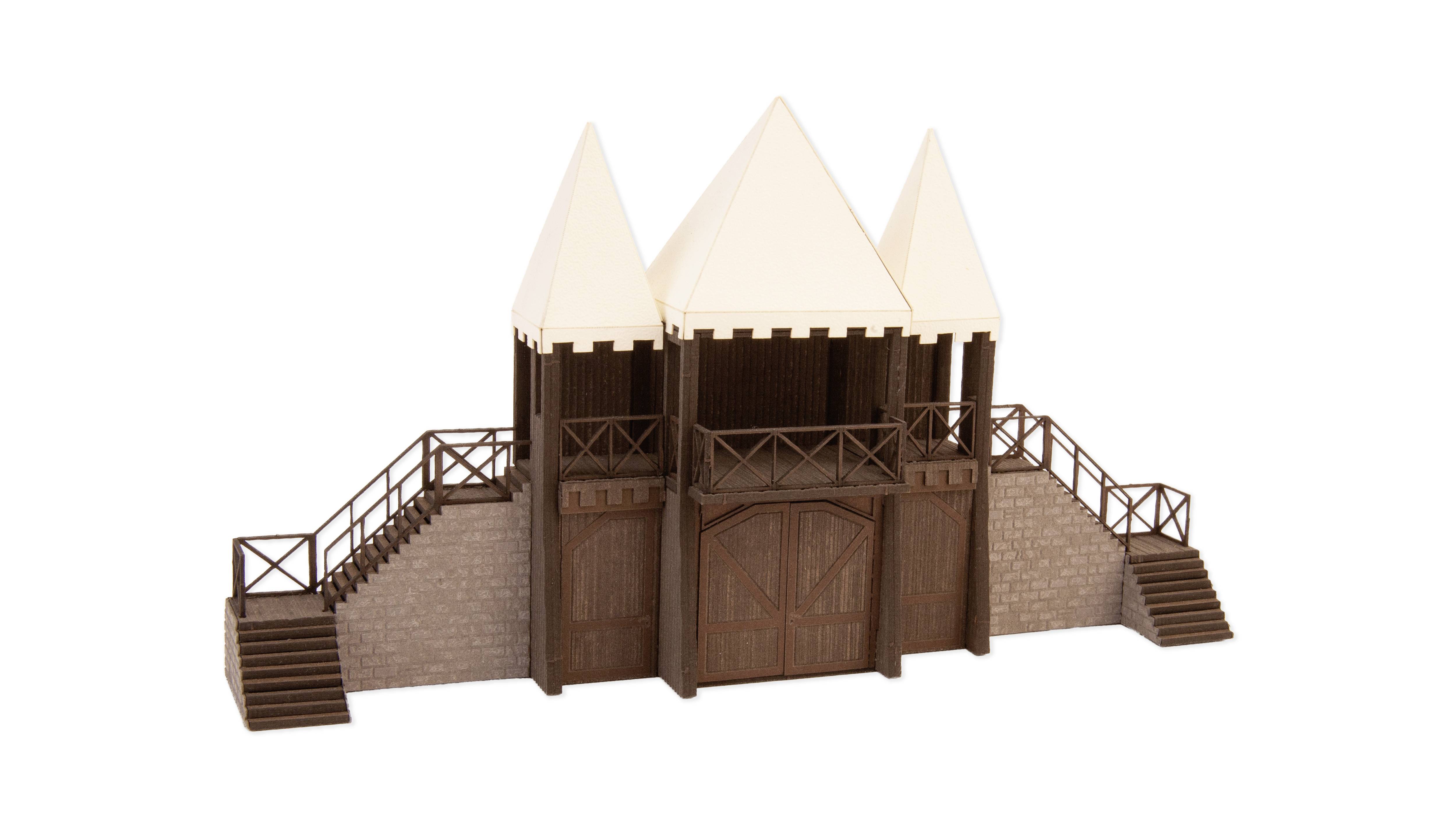 Houten model van een middeleeuwse toren met vier puntige, witte daken en trappen aan beide zijden.