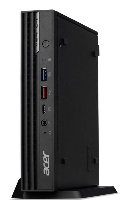 Een zwarte Acer Mini-PC in verticale positie. Meerdere USB-poorten zijn zichtbaar aan de voorkant, waaronder een USB 3.0-poort.