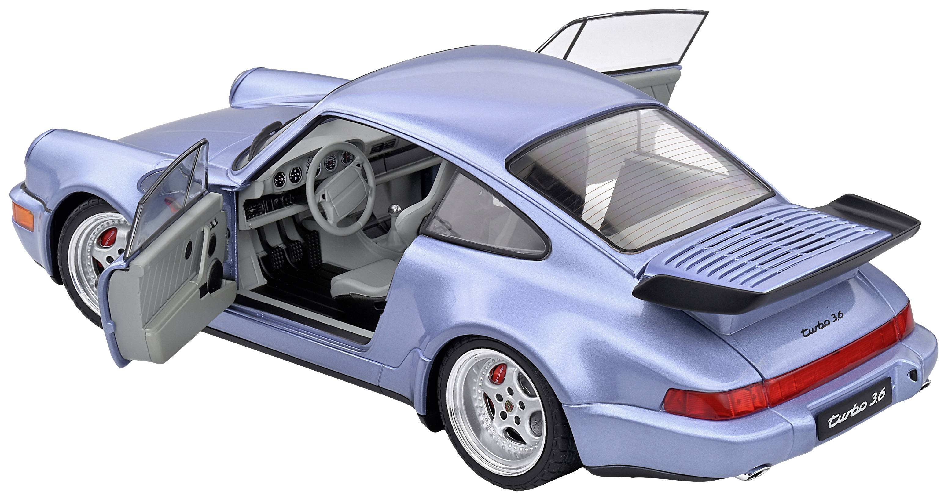 De afbeelding toont een modelauto van een blauwe sportwagen op schaal 1:18 met een geopende bestuurdersdeur en een geopende motorkap.