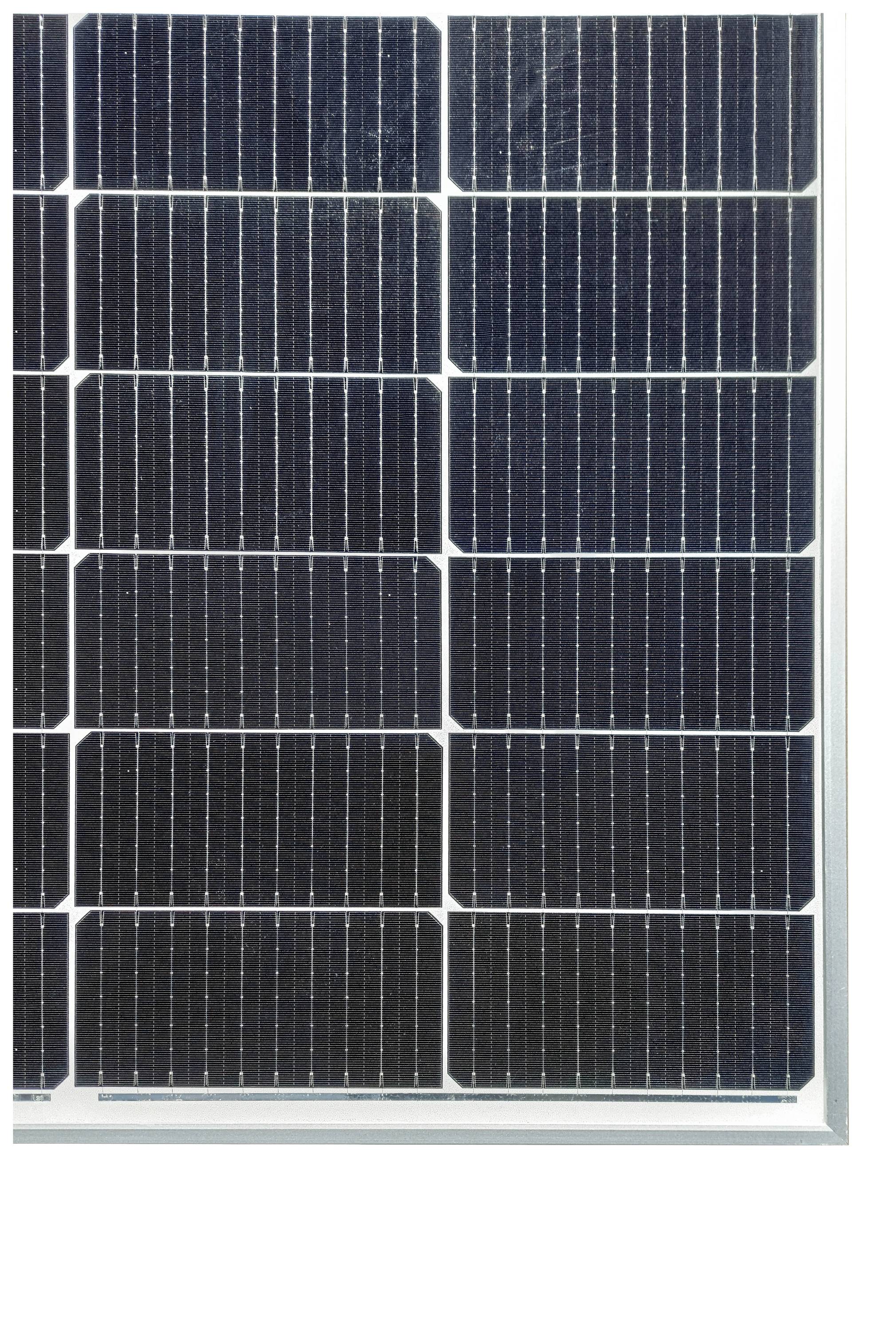 'Zonnepaneel met donkere fotovoltaïsche cellen in een rechthoekig metalen frame voor het opwekken van hernieuwbare energie.'