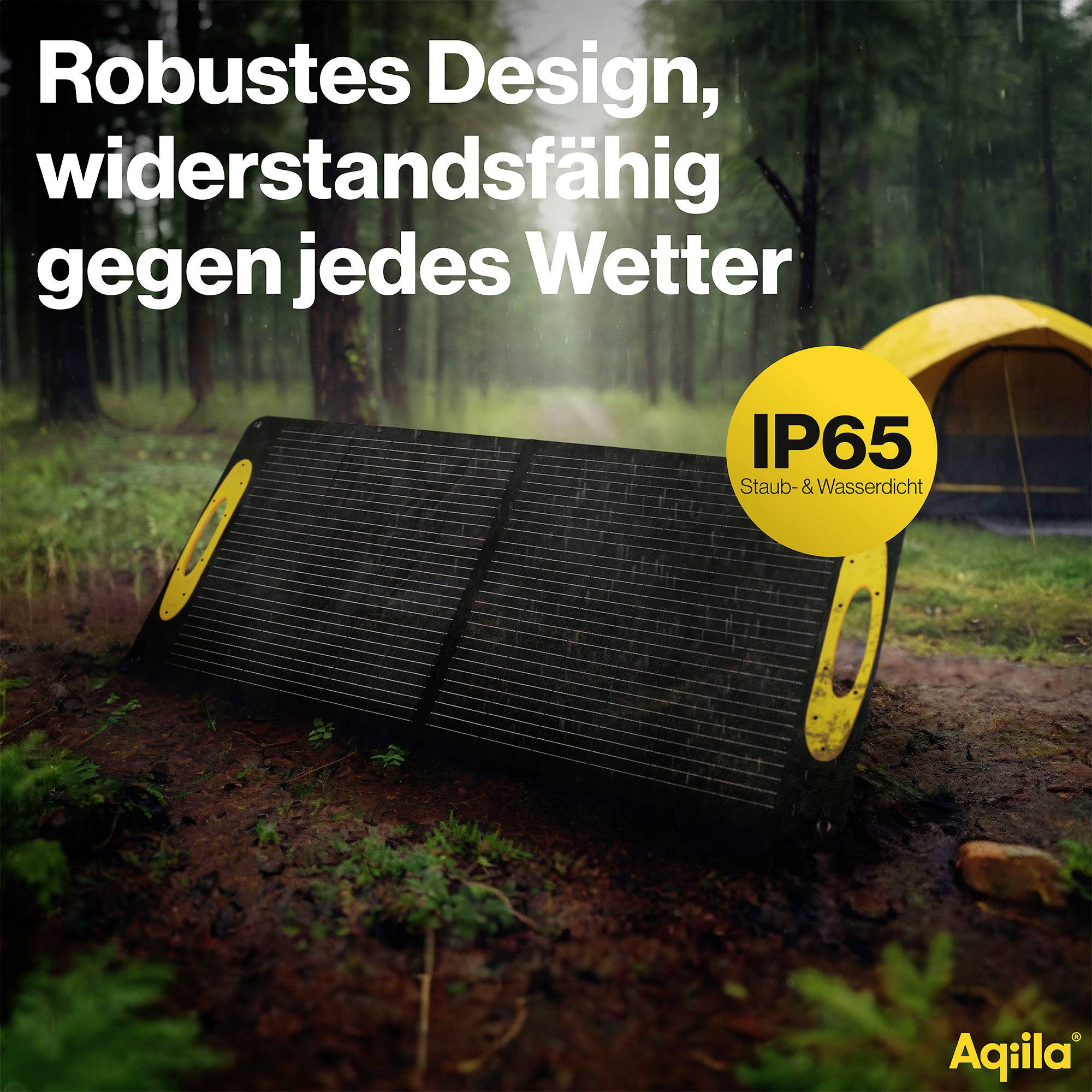 Een draagbaar zonnepaneel staat in het bos bij regenachtig weer naast een gele tent. Tekst 'Robuust ontwerp, IP65 stof- & waterdicht'.
