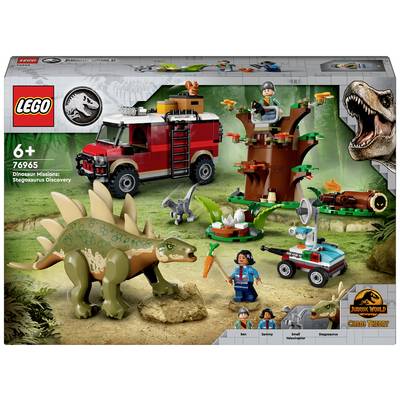 LEGO-bouwset 'Dinosaurus Missie: Stegosaurus Ontdekking' met een rood voertuig, boomschuilplaats, Stegosaurus en drie minifiguren.