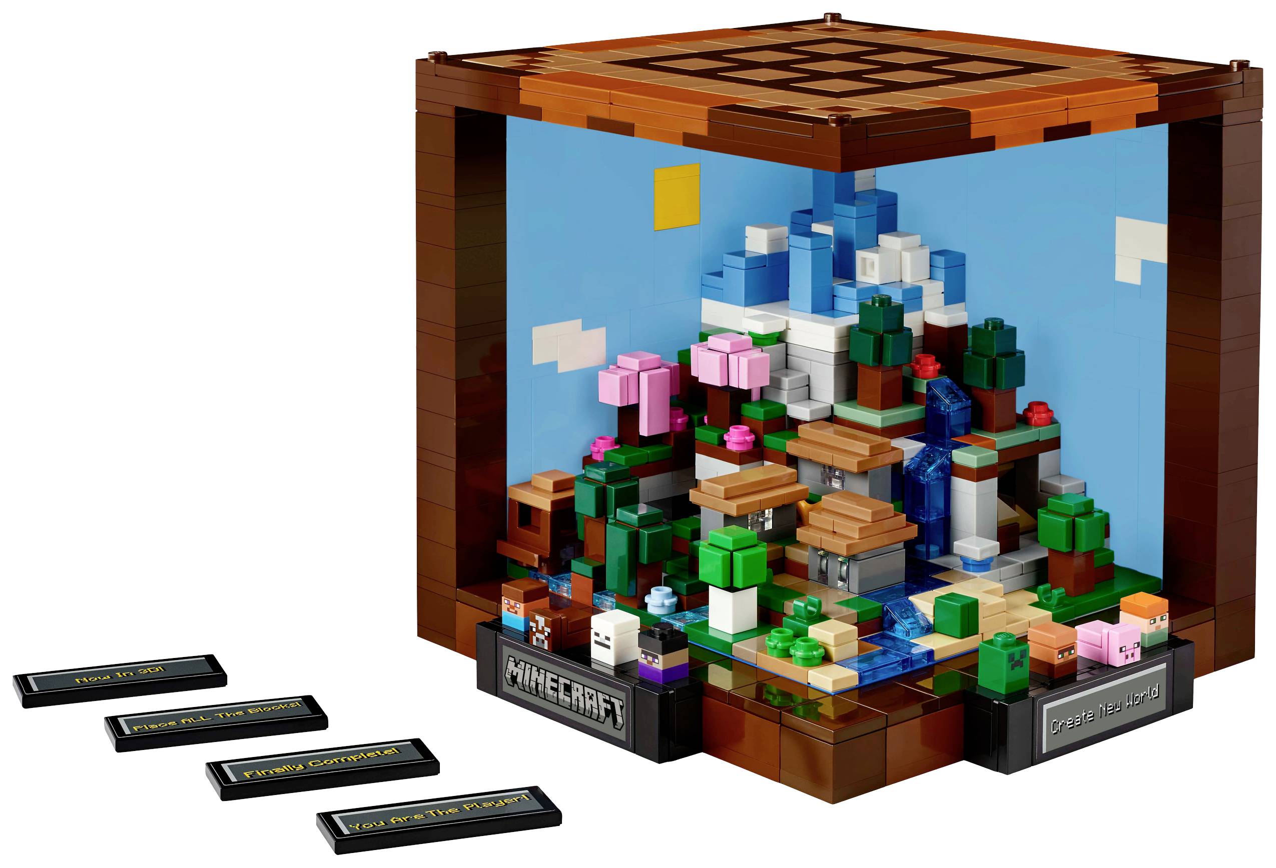 Een LEGO Minecraft Set in de vorm van een kubus met een landschap en personages. Het set bevat blokken, bomen en figuren op een diorama.