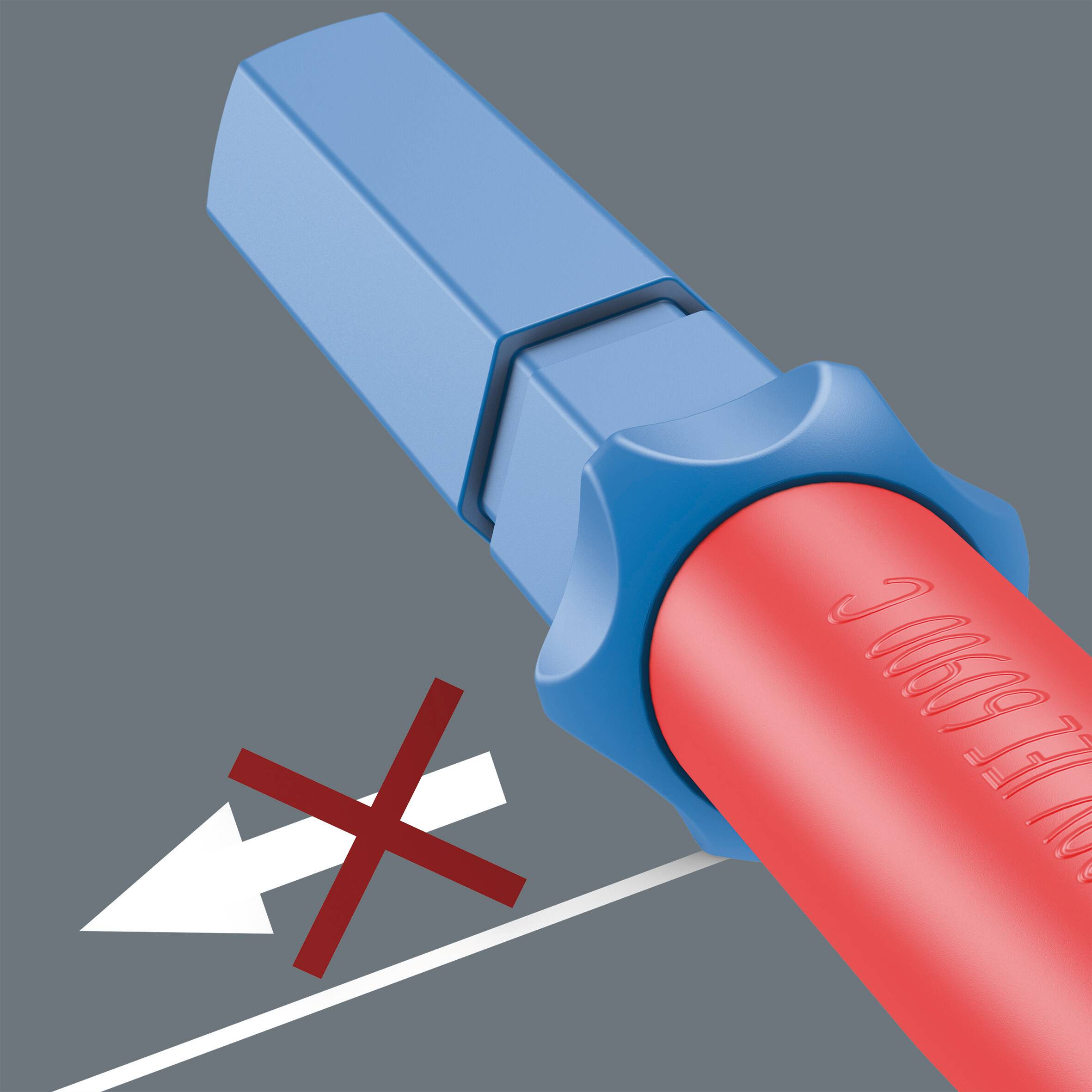 Een blauwe pen wordt verkeerd om in een rode dop gestoken, wat wordt aangegeven door een rood kruis erop.