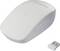 Draadloze witte computermuis met twee zijtoetsen en een USB-ontvanger.