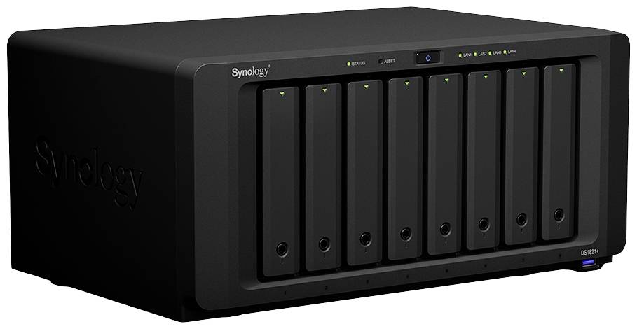 Zwart NAS-behuizing met acht schijfsleuven, Synology-merklogo linksboven, geschikt voor uitgebreide gegevensopslag en -beheer.