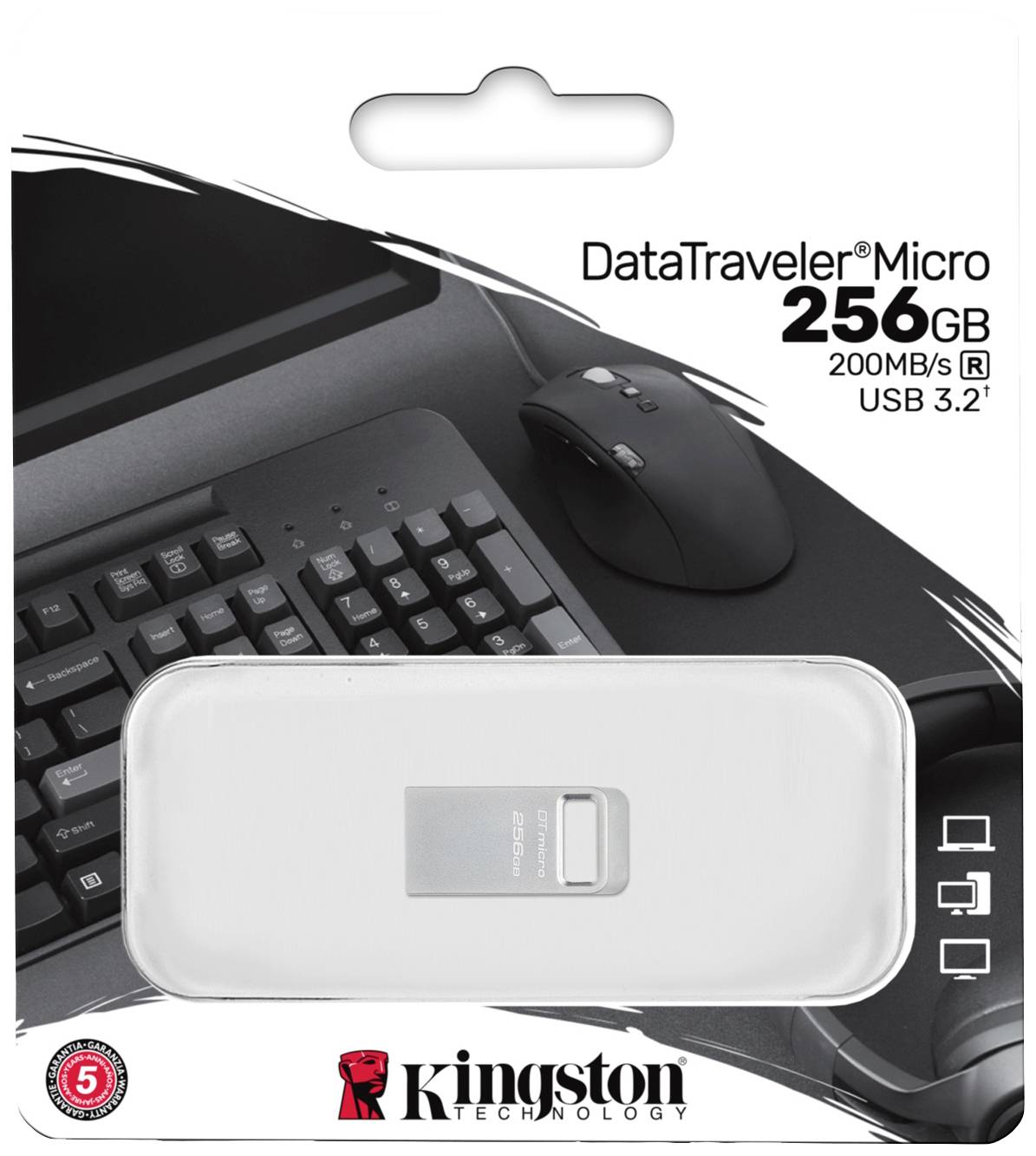 Kingston DataTraveler Micro 256GB USB-stick op verpakking voor toetsenbord- en muisachtergrond. Details: 200 MB/s leessnelheid, USB 3.2.