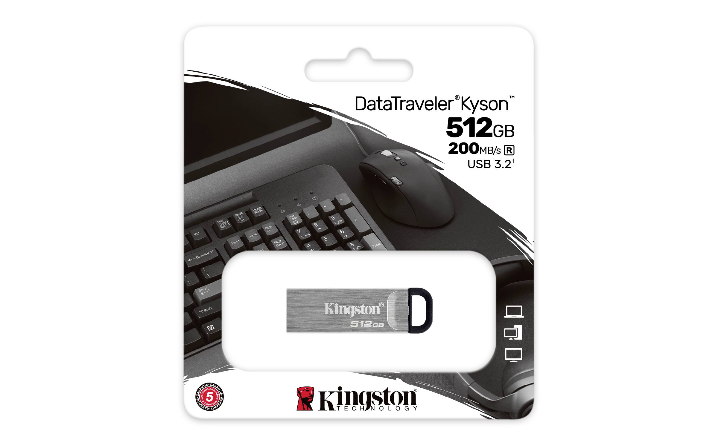 'Kingston DataTraveler Kyson' USB-stick afgebeeld in verpakking naast toetsenbord en muis. Capaciteit: 512 GB, snelheid: 200 MB/s.