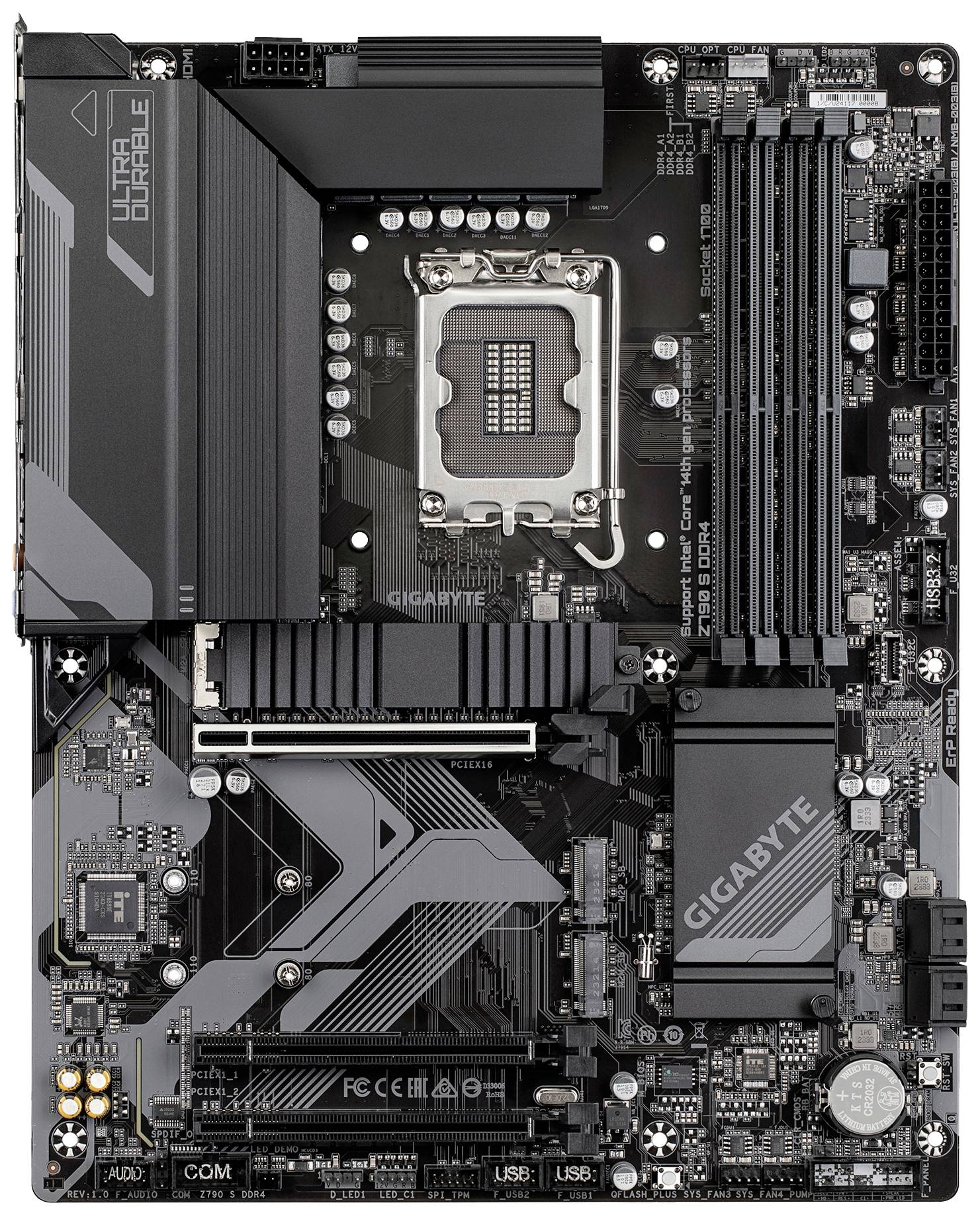 Moederbord van een computer met RAM-sleuven, CPU-socket en uitbreidingssleuven. Merknaam "Gigabyte" zichtbaar.