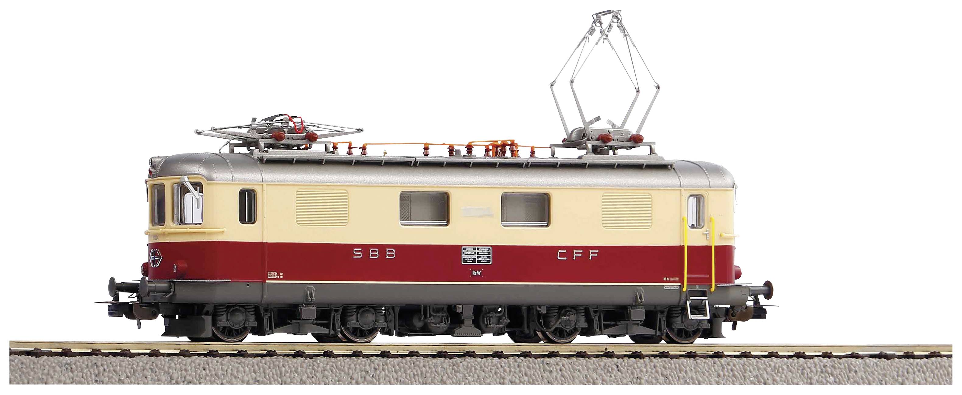 Klassieke locomotief op een spoorweg, gelakt in crème en rood met de tekst 'SBB CFF', stroomafnemer bovenop, gezien van achteren.