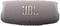 Een draagbare Bluetooth-speaker in grijze stof met het 'JBL'-logo.