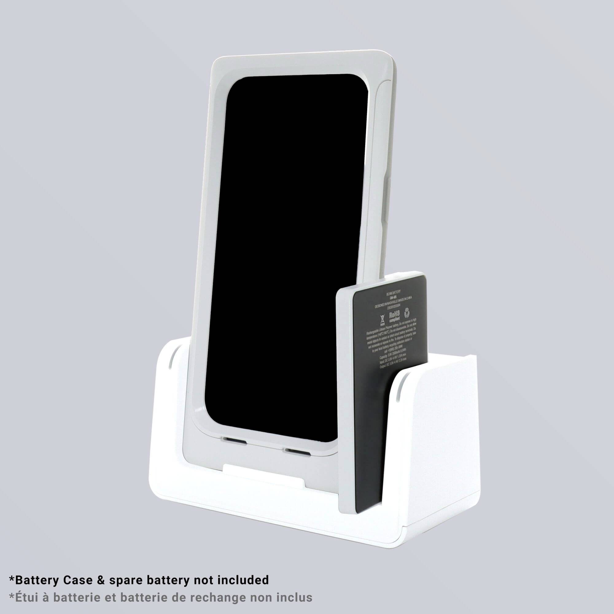 Oplader met verticale smartphonehouder en apart batterijcompartiment. Tekst onderaan: 'Batterijbehuizing en reservebatterij niet inbegrepen'.