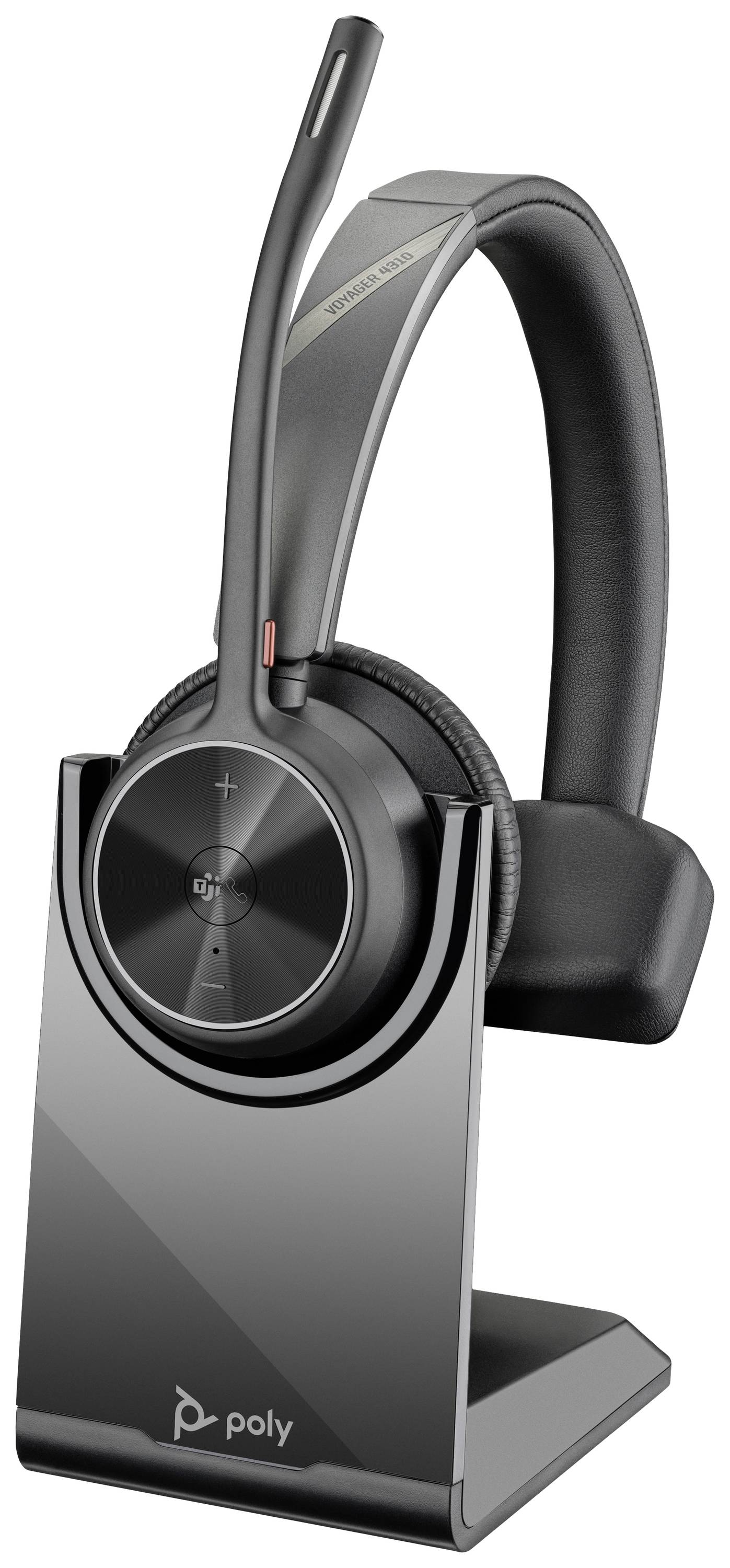 'Zwarte Poly-headset met microfoon, geplaatst op een glanzende standaard. Het design is modern en strak.'