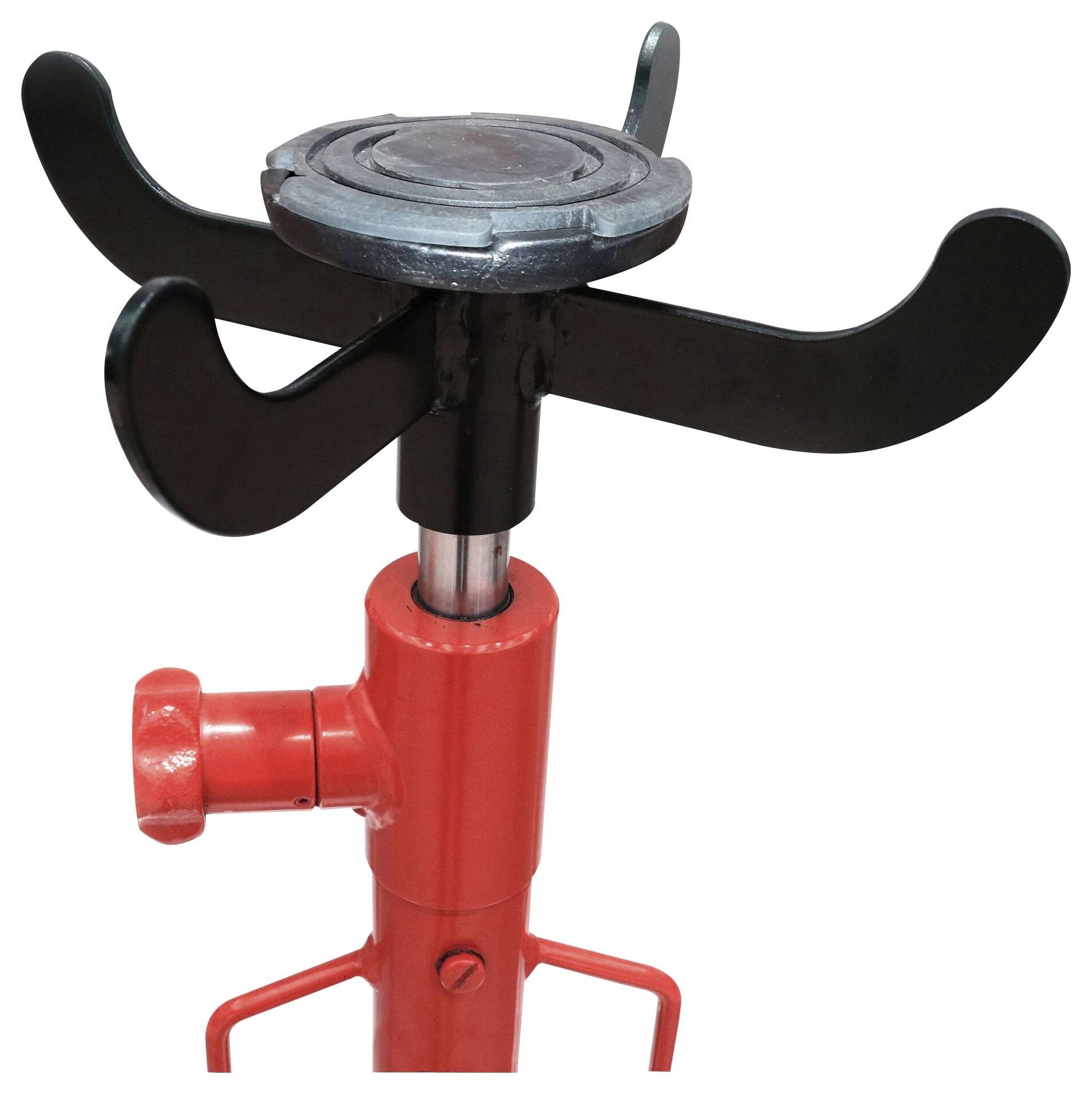 Rode hefboom met zwarte steun voor het optillen van zware objecten. Ideaal voor reparaties of onderhoudswerkzaamheden.