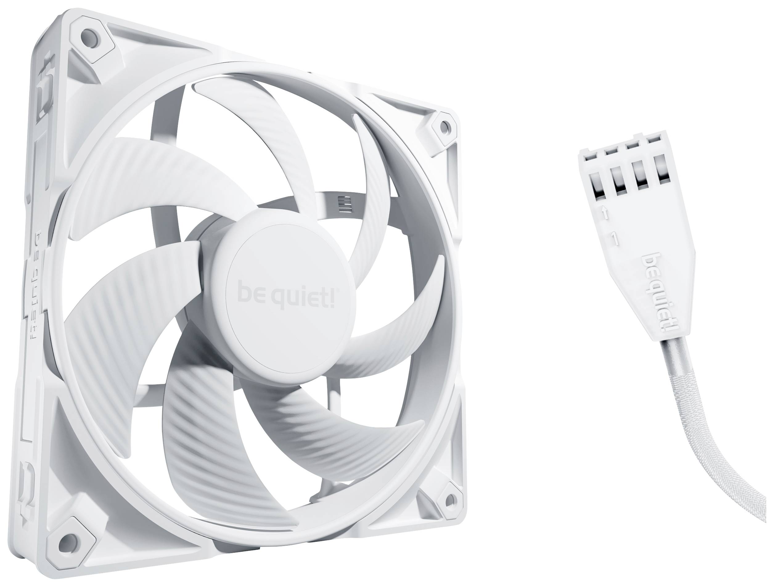 Witte computerventilator met vijf bladen, ernaast een losgekoppelde vierdraads kabel.