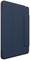 Afbeelding van een blauwe beschermhoes voor een tablet, met een strak design en een geïntegreerd sluitingsmechanisme.