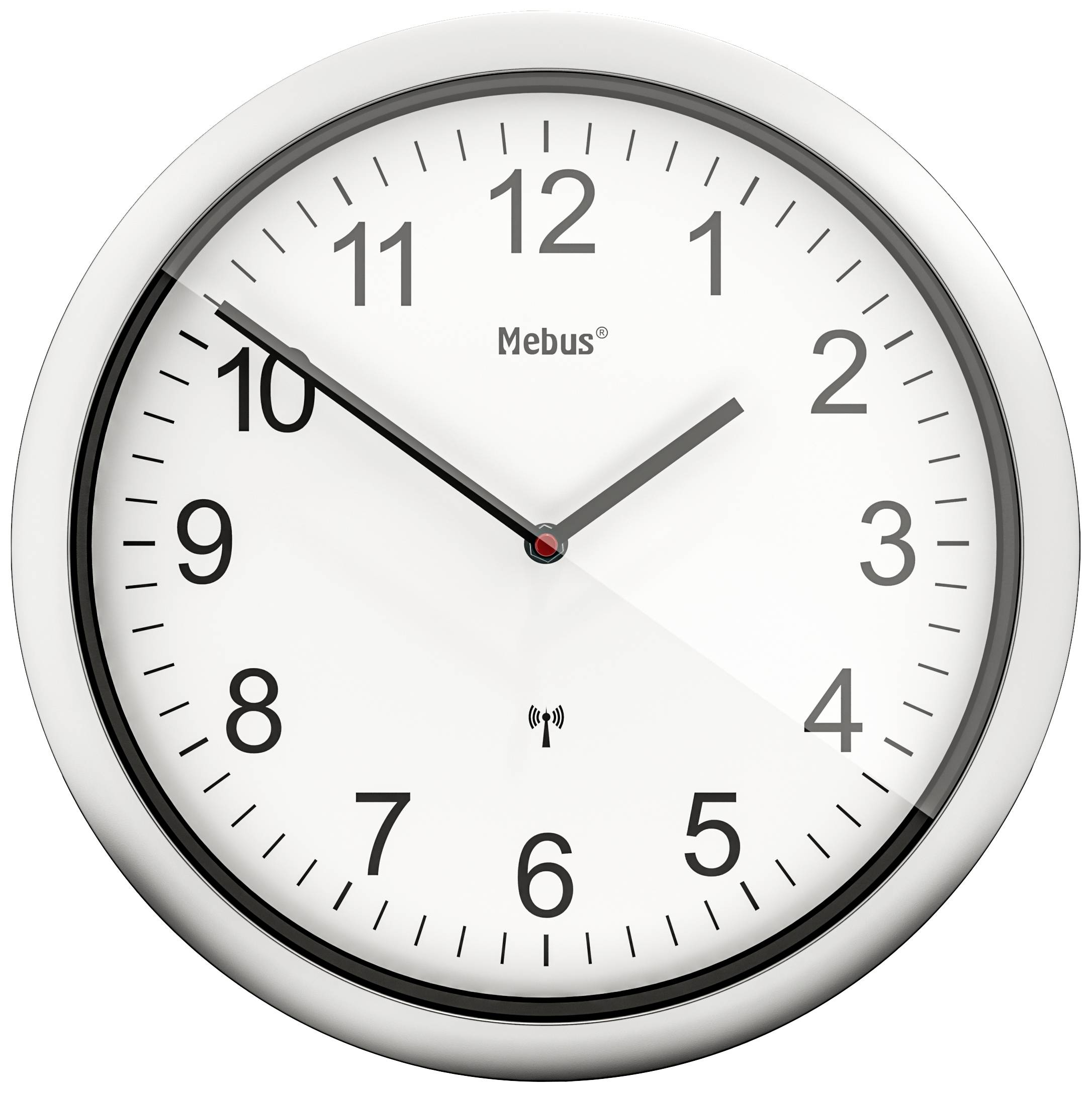 Analoge wandklok, toont 10:10 uur, wit wijzerblad, zwarte cijfers en wijzers, zilveren rand.