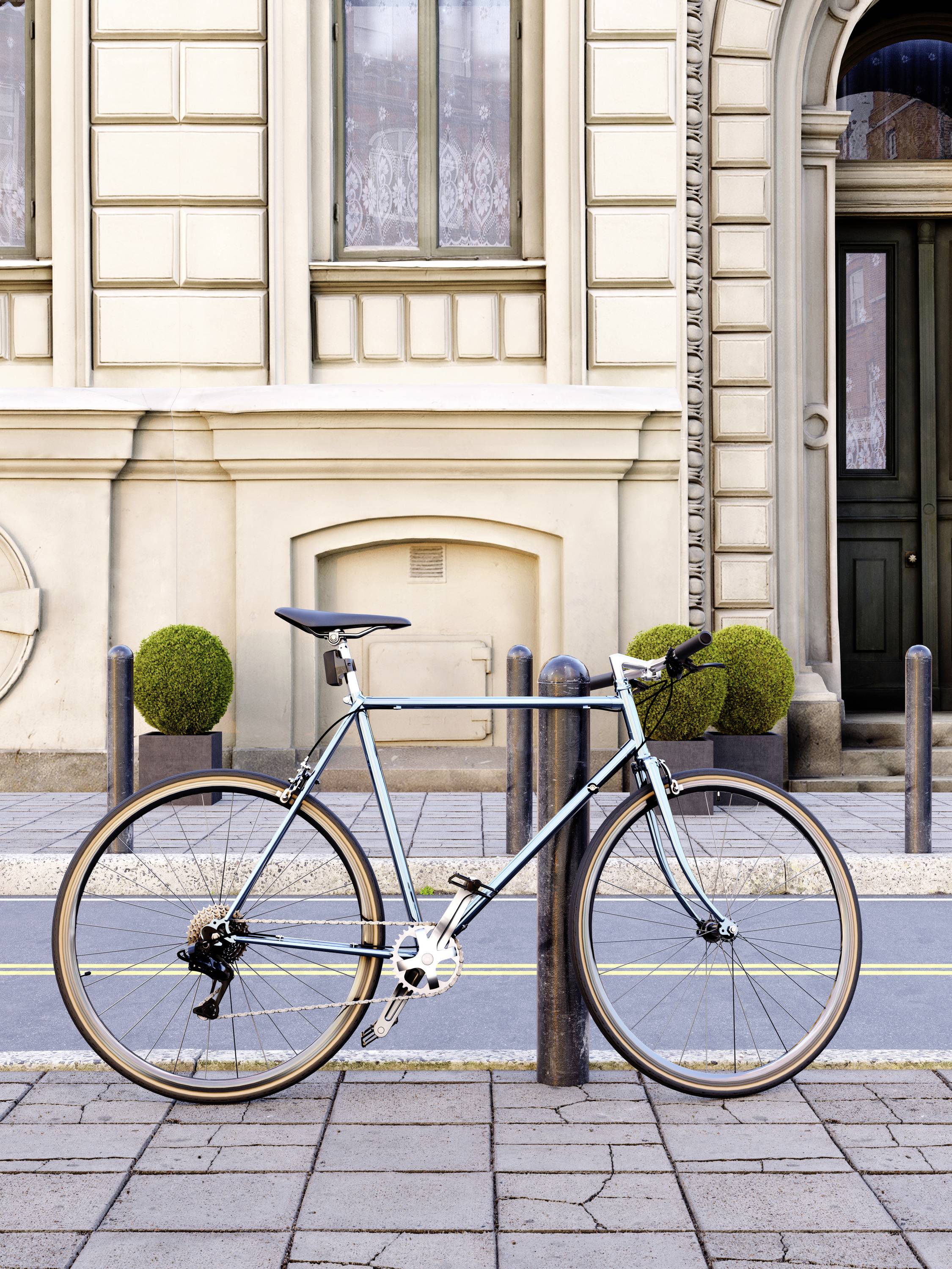 Een lichtblauw fiets leunt tegen een paaltje voor een historisch gebouw met grote ramen en decoratieve planten.