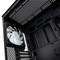 Een lege pc-behuizing van binnen met zichtbare ventilatoren en roosterstructuur voor luchtstroom. Ideaal voor gepersonaliseerde pc-configuraties.